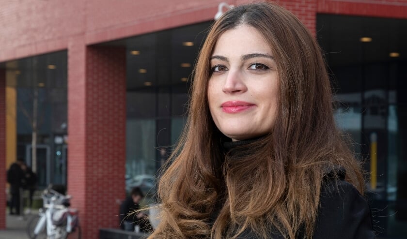 <p>Raadslid Nino Davituliani is blij, want 'helaas heeft niet iedere leerling thuis een rustige leerplek.' Foto: René Oudshoorn<br><br></p>