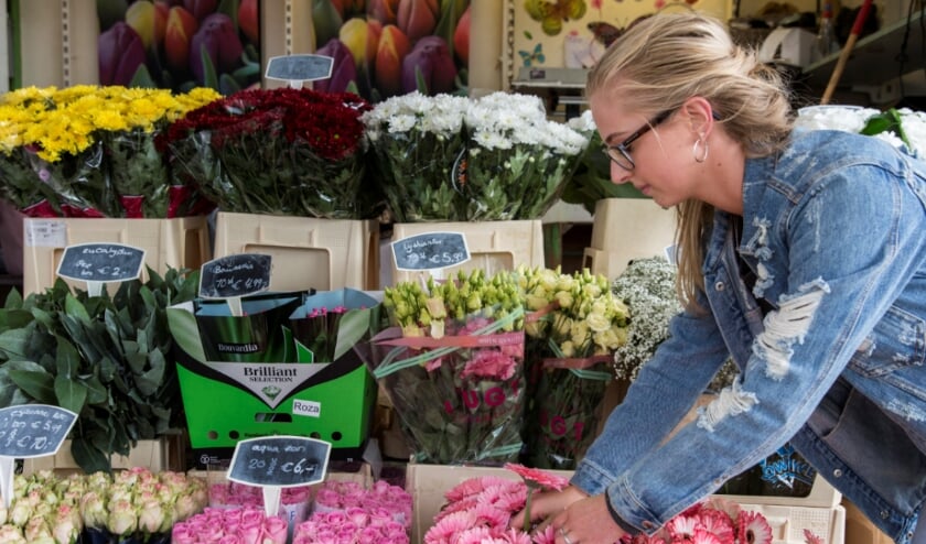 <p cstyle="Normaal" pstyle="Platte tekst">Inwoners van Den Haag worden de komende tijd gestimuleerd vooral bij winkels in de buurt hun boodschappen te doen en cadeaus te kopen voor de feestdagen. Foto: Emmy de Graaf</p>