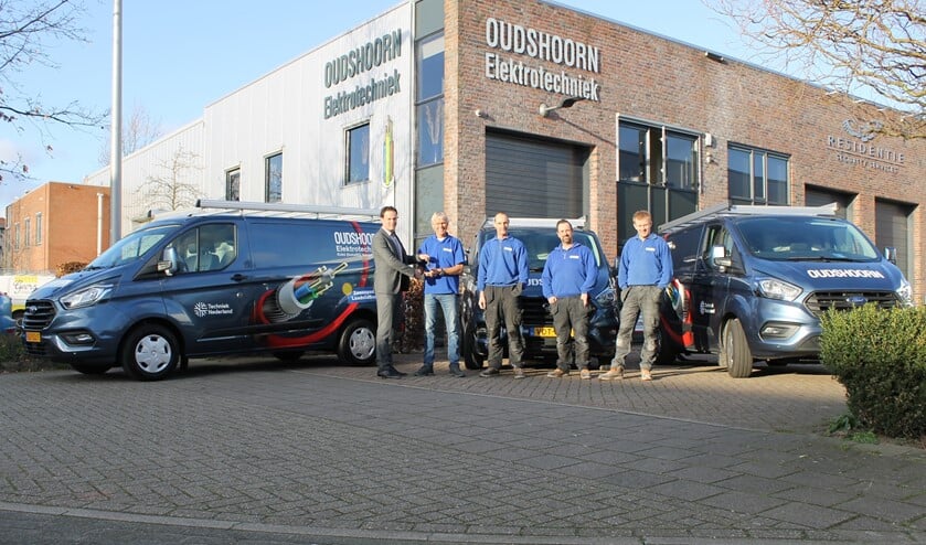 De prachtige bussen en het trotse team. (foto: Ingrid)