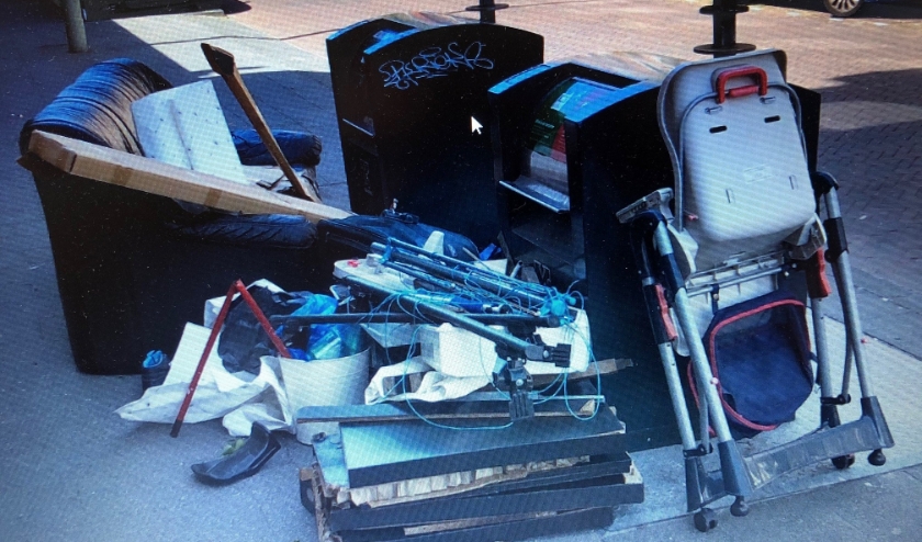Groot afval naast containers en talrijke illegale dumpingen zijn veel inwoners van de stad een doorn in het oog. Foto: https://twitter.com/gdmruimtop