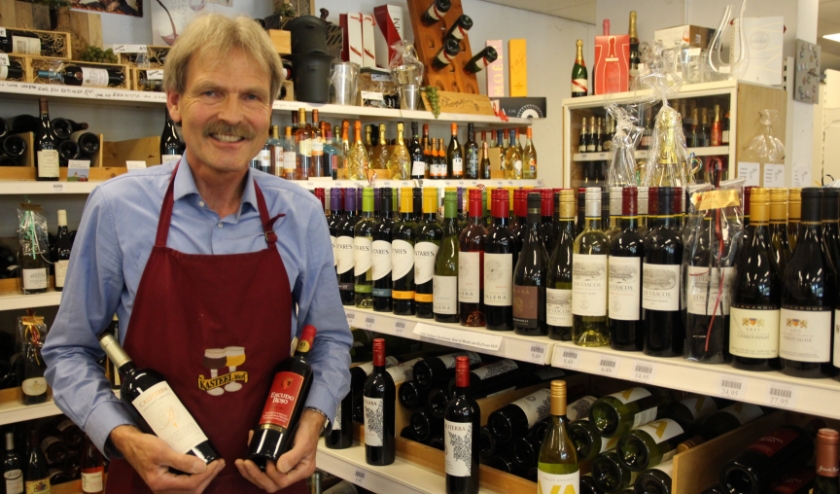 Lex Nollen is vrijdag 12 juni voor het laatst werkzaam in de winkel van Alsem in Winkelcentrum Ypenburg.