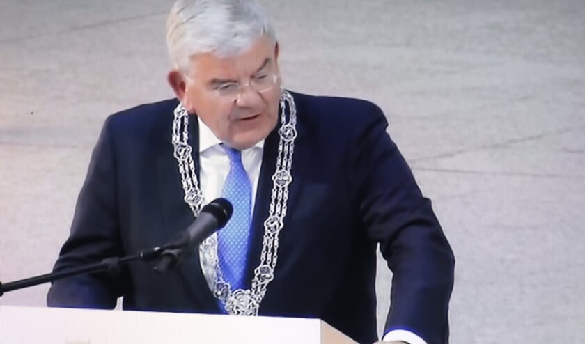 Op 1 juli is Jan van Zanen beëdigd als burgemeester van Den Haag. ‘Voor u, Hagenaars en Hagenezen, ga ik graag aan het werk.’ Foto: Jan van Es