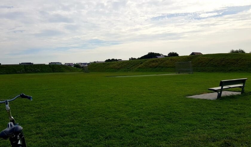 Het grasveld de Arena ligt naast de school Balans, Klaverveld 5. Foto: pr