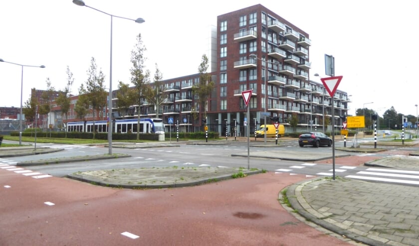 Kruispunt Laan van Leidschenveen / Vrouw Avenweg / Cor Spaanslaan wordt voor fietsers en voetgangers veiliger gemaakt. Foto: Jan van Es