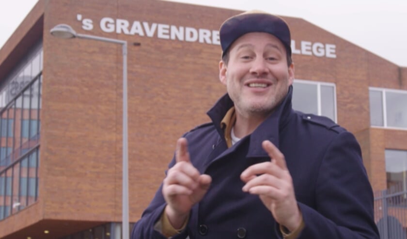 <p>Om de sfeer van de school over te brengen, presenteert Eric Bouwman op 23 januari de ‘s Gravendreef Liveshow. Foto: pr</p>