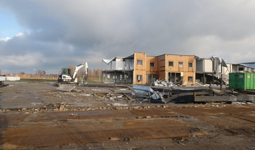 <p>Sloopwerkzaamheden aan de Henri Faasdreef te Leidschenveen. Hier komen tijdelijk portacabins van het Leger des Heils. Foto: Jan van Es </p>