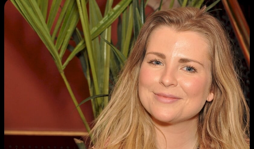 <p>De Haagse Jennifer is een bevlogen singer-songwriter, zangeres en pianiste en zit vol nieuwe plannen. Tekst: Martin Reitsma / Foto: Hans Ros</p>