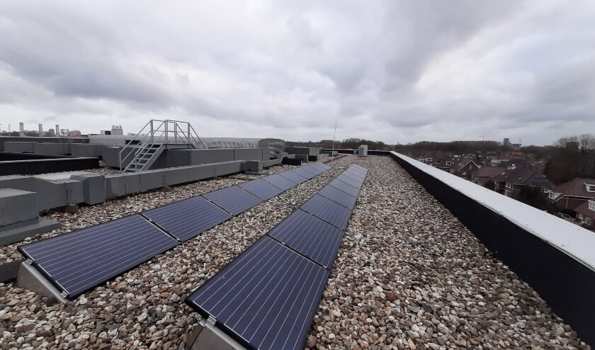 <p>Doe als inwoner van Ypenburg mee met het zonnepanelenproject op Lyceum Ypenburg. Op de school kunnen er naar verwachting zo’n 400 panelen worden geplaatst. Foto: pr</p>