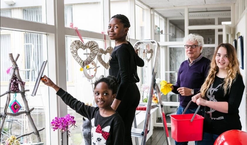 <p>Opfrisbeurt Ontmoetingscentrum Morgenstond, tijdens de vorige NLdoet. In Leidschenveen-Ypenburg staat ook een aantal mooie NLdoet klussen op stapel. Foto: Michel Heerkens</p>