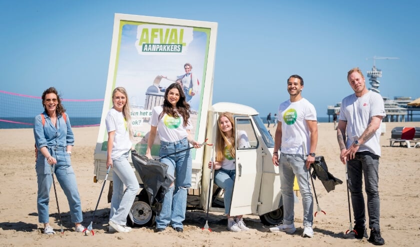 <p>De afvalhosts worden op drukke dagen op het strand en de boulevard ingezet. Foto: Valerie Kuypers</p>