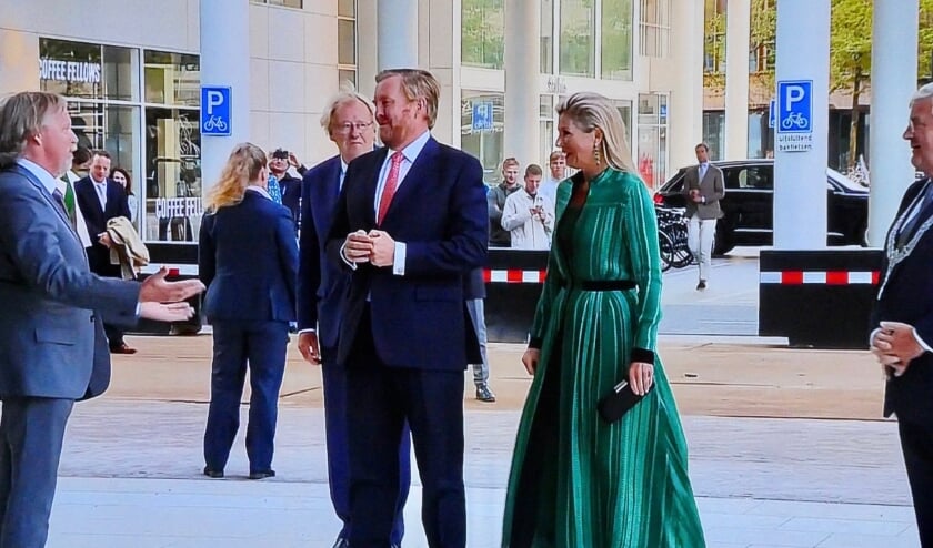 Koning Willem-Alexander en koningin máxima waren aanwezig bij de overdracht. (Tekst en foto: Jan van Es)