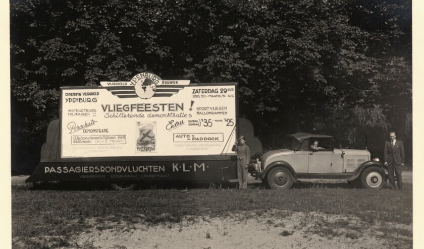 <p>Reclame voor vliegfeesten op Ypenburg op 29-30 en 31 augustus 1936. (Foto: collectie Reinders) </p>