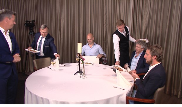 De gasten worden na afloop van de tv-opname culinair in de watten gelegd in Zaal Zeven. Foto: Audica Video.