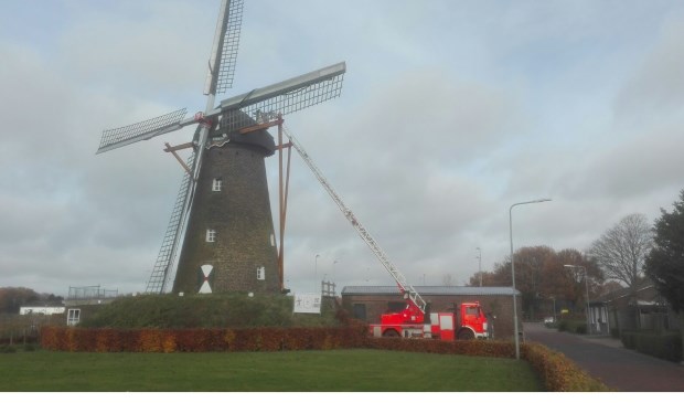 Werkzaamheden aan molen Nooit Gedacht in Merselo.