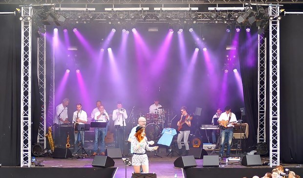 FEZZ treedt op tijdens het festival Funpop.