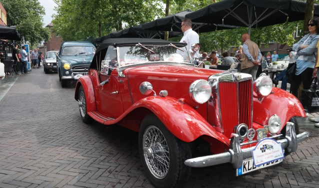 Oldtimers bewonderen op 29 en 30 juli in Venray en omgeving. Foto Henk Lammen.