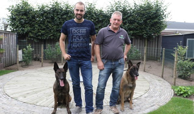 Ivo Janssen (links) en Henk van Rooij gaan naar het NK politiehonden.