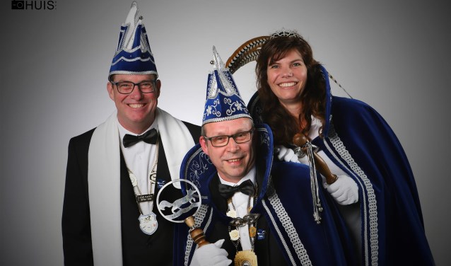 Prins Wilbert I samen met prinses Ans en adjudant Wim. Foto: Fotohuis Venray.