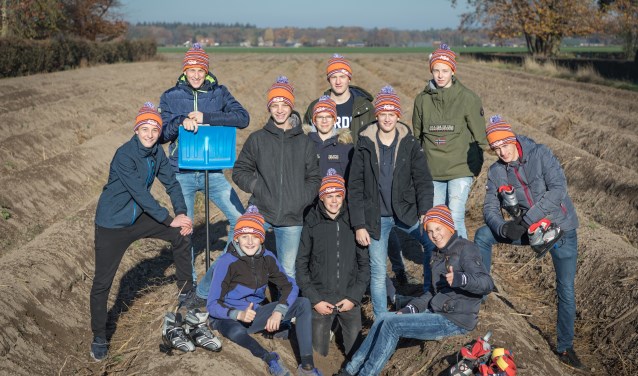 Elf van de twaalf jongeren uit de regio Venray die deze zomer naar Zwitersland trekken. Foto: Rita Kuenen