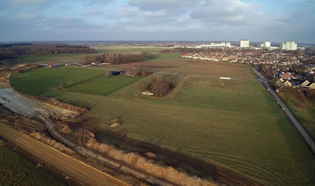 De aanleg van de rondweg (linksonder) om de dorpskern van Wanssum is van start gegaan. Foto: Wim Wijnhoven