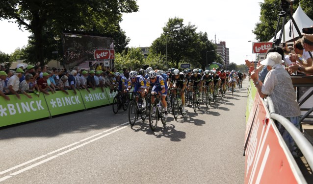 Vorig jaar was de finish van de BinckBank Tour getrokken op de Noordsingel. Foto: Rikus ten Brucke
