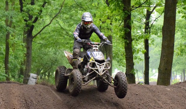 Daan van Rijswijck uit Oirlo behaalde de dagzege bij de quads nationalen. Foto: Maycel de Bruijn.