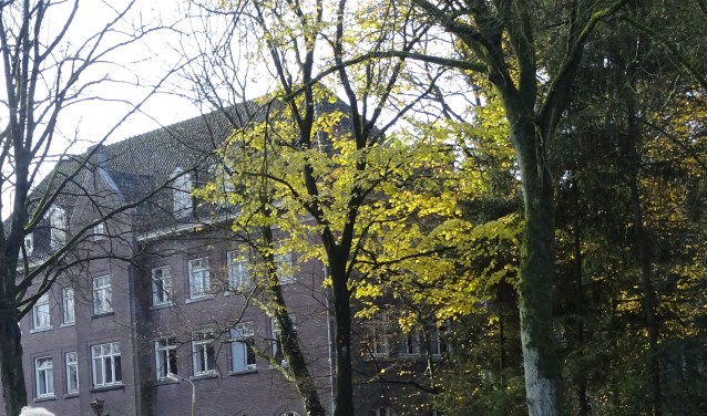Cultuurminister Ingrid van Engelshoven trekt 3,5 miljoen subsidie uit voor de restauratie van klooster Sint Anna.