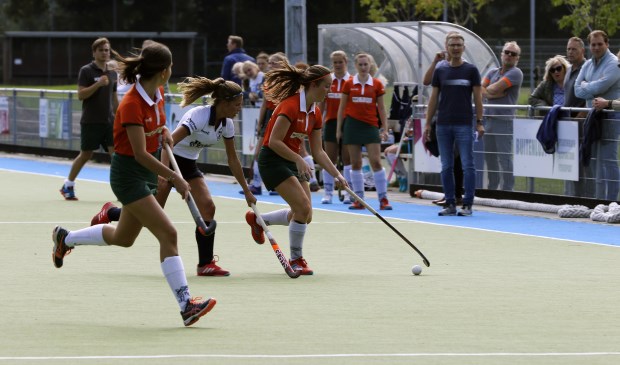 De Venrayse hockeysters begonnen de competitie met een zege op Deurne. Foto: Rikus ten Brücke