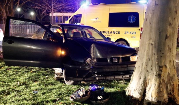 De auto raakte zwaar beschadigd. Foto: SK-Media.