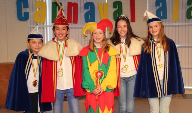 Het prinselijk gezelschap van de Petrus Bandenschool.