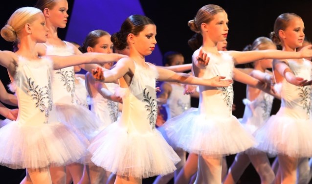 De dansgroep klassiek ballet van Danshuis Venray.