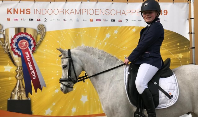 Sophie van Rooij van PC St. Jan pakte brons op het NK dressuur voor pony's.