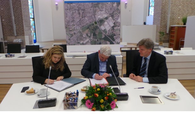 De ondertekening van de overeenkomst N270.