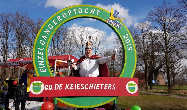 Oud-voorzitter en erelid van de Keieschieters Eric Euwals nodigt iedereen uit voor de optocht in Geijsteren.