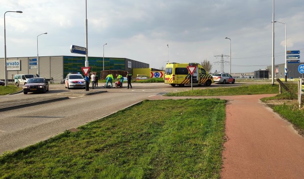 De hulpdiensten rukten uit om de gewonde motorrijder te helpen. Foto: SK-Media.