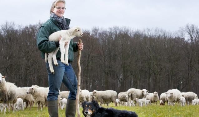 Foto: Tineke Camps heet iedereen van harte welkom tijdens de Lammetjesdagen. Foto: Agrifotograaf.
