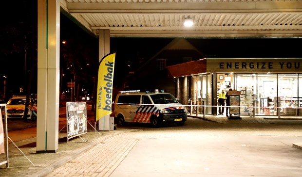 De politie rukte na de melding meteen uit naar het tankstation. Foto: SK-Media