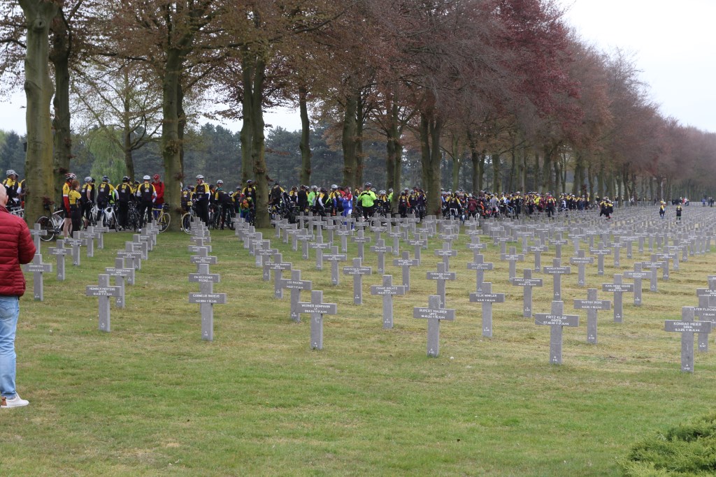 De begraafplaats in Ysselsteyn is qua oppervlakte het grootste Duitse oorlogskerkhof ter wereld. Foto: archief Peel en Maas/ Henk Lammen.