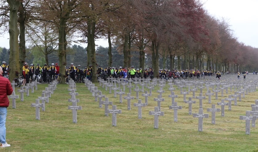 De begraafplaats in Ysselsteyn is qua oppervlakte het grootste Duitse oorlogskerkhof ter wereld. Foto: archief Peel en Maas/ Henk Lammen.