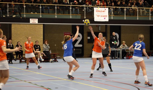 Oranje Wit verloor zondag het promotieduel met Prinses Irene: 16-18. Foto: Rikus ten Brücke