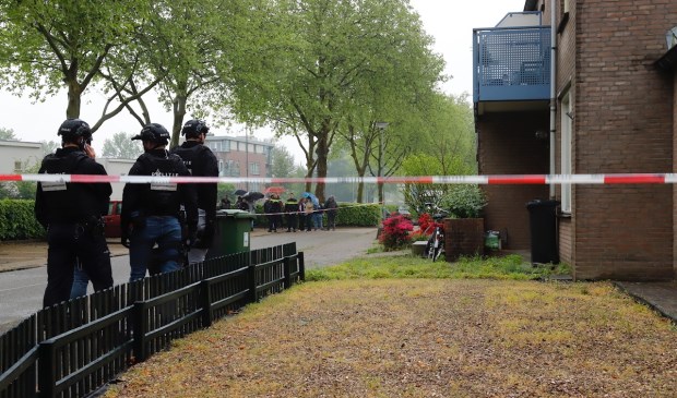De straat werd afgezet door de politie.