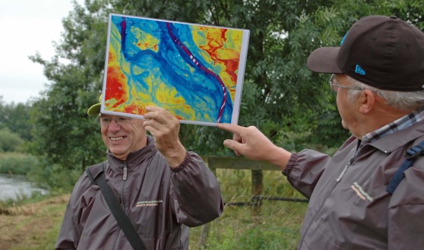 Gidsen met hoogtekaart Maas.