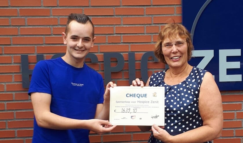 De overhandiging van de cheque.