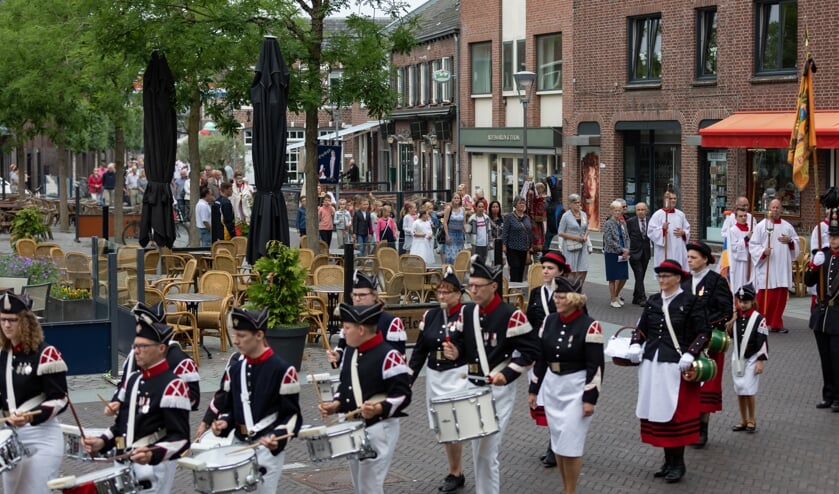 Ook in 2018 trok een sacramentsprocessie door de straten van Venray.