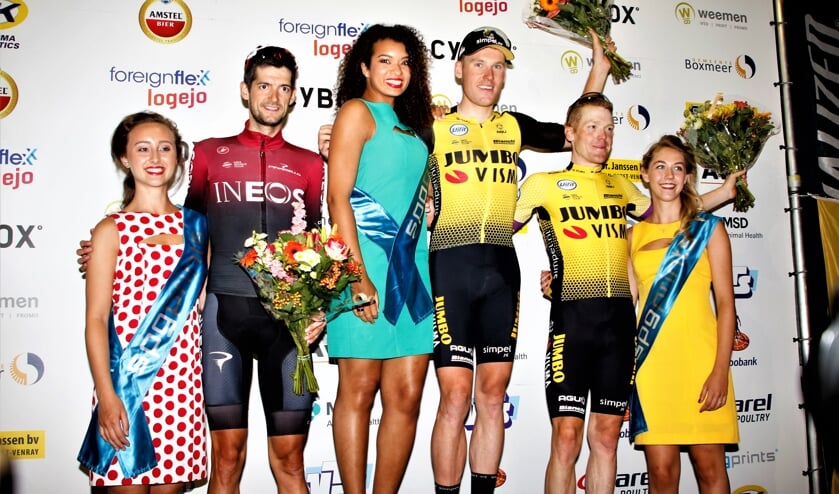 Mike Teunissen als winnaar van Daags na de Tour in Boxmeer.