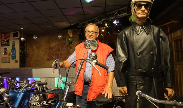 Brommerverzamelaar Bas Vrijland.