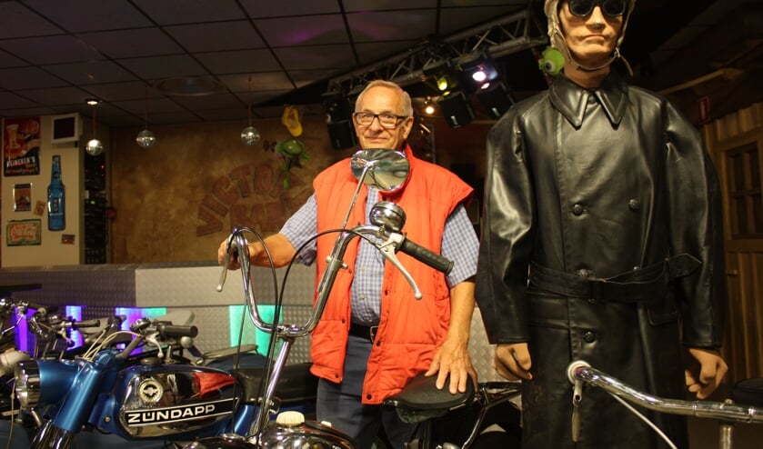 Brommerverzamelaar Bas Vrijland.