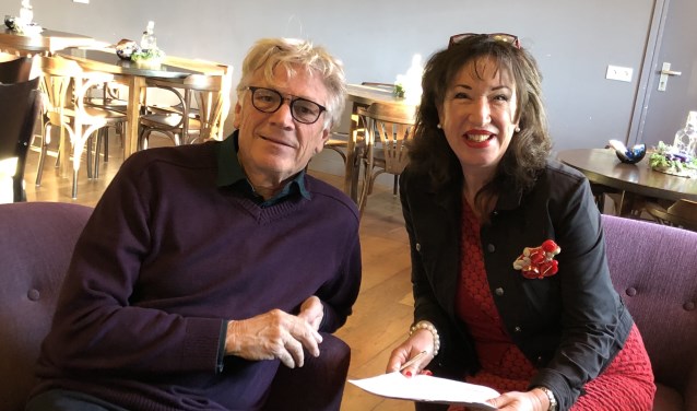 Techniek-vrijwilliger ZIJN Wijnand Legerstee en zangdocent Germaine Compier.