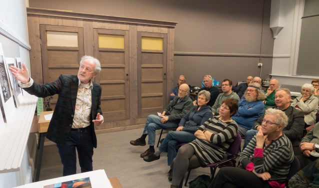 Louis Visseren bespreek de ingezonden foto's.