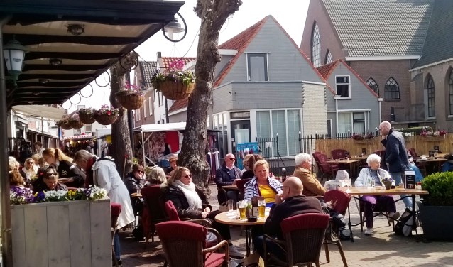 Terrassen maken nu onderdeel uit van het rondje over de Ouddorpse markt.